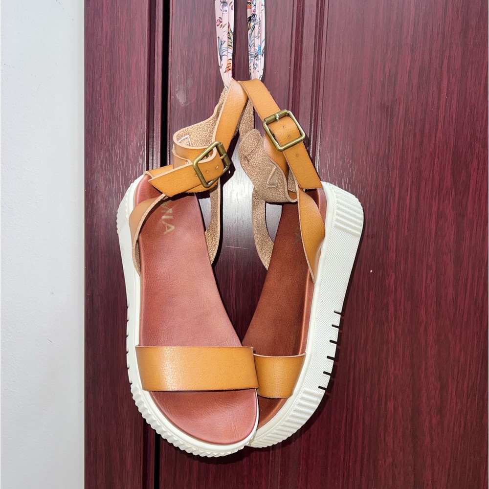 Mia platform sandal
